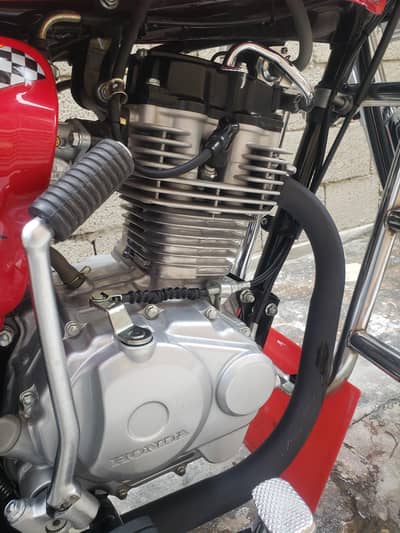urgent sale karn hai bilkul saff bike hai 03117993411 whatsap no