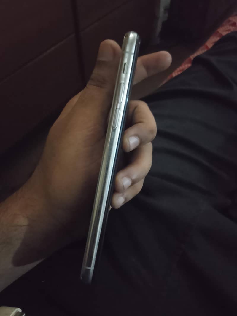 Apple iPhone X 5