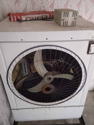 Ac DC 12 voltage cooler