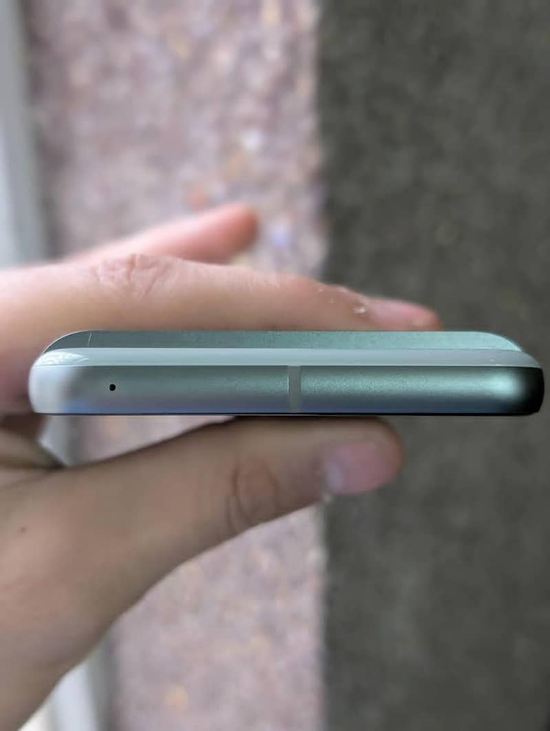 Google Pixel 8 6