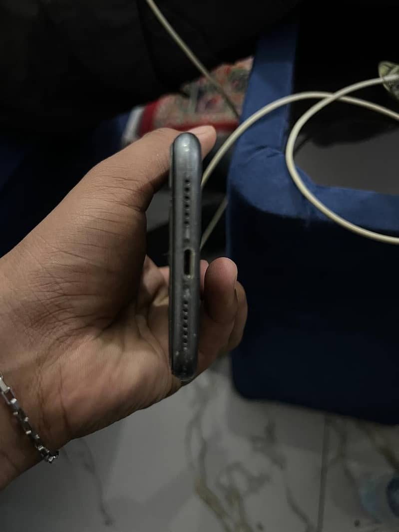 Apple iPhone 11 3
