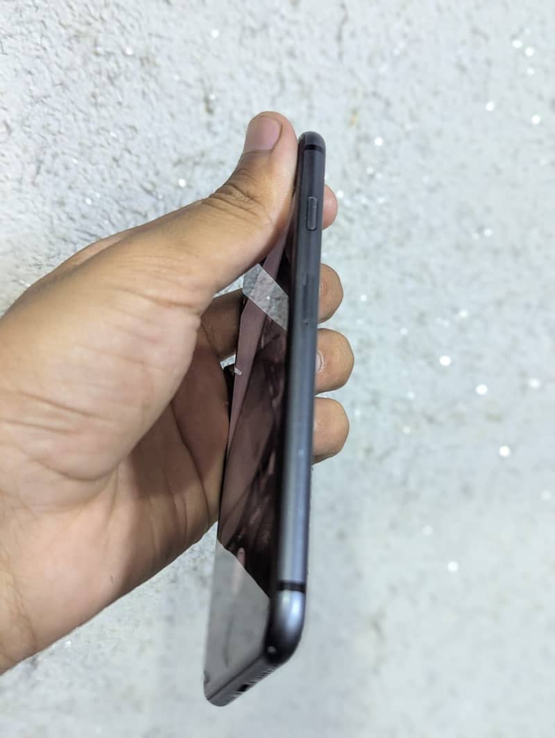 Apple iPhone 8 3