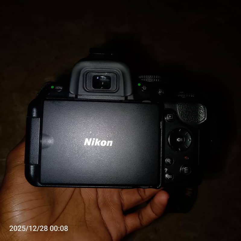 DSLR Camera 10/10 Condition 2