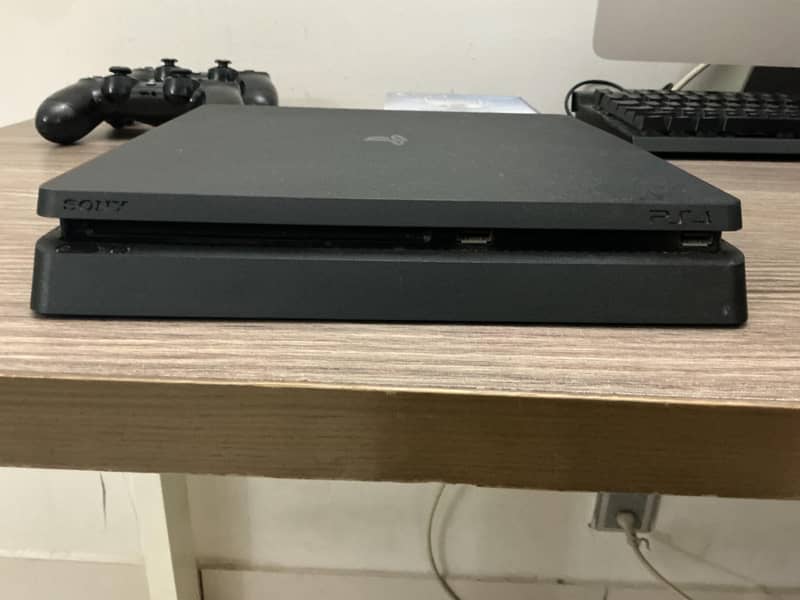 PS4 slim bundle 1