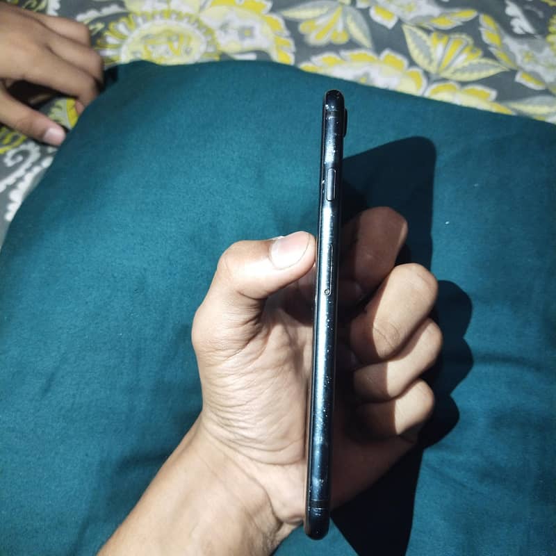 Apple iPhone 7 2