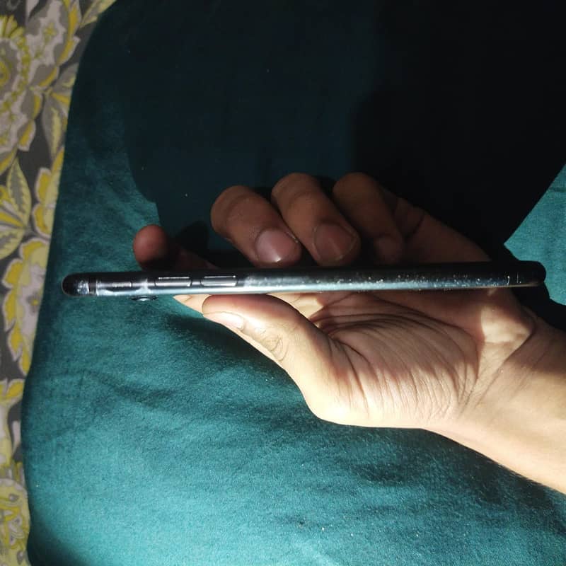 Apple iPhone 7 3