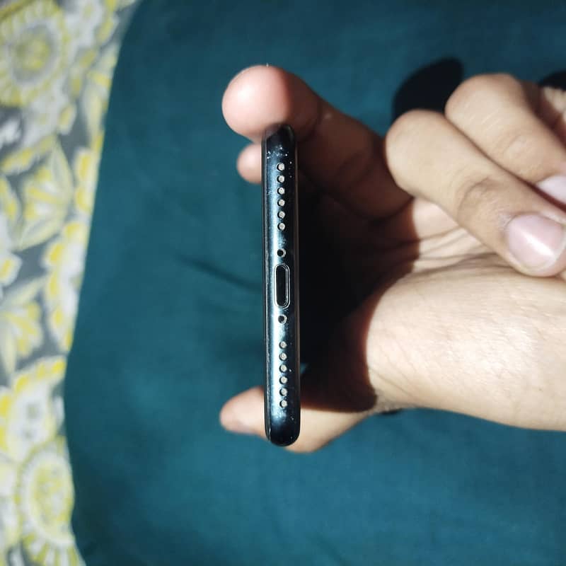 Apple iPhone 7 4