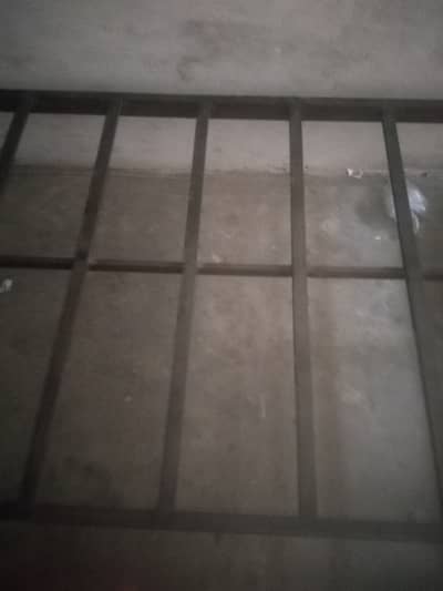 single iron bed