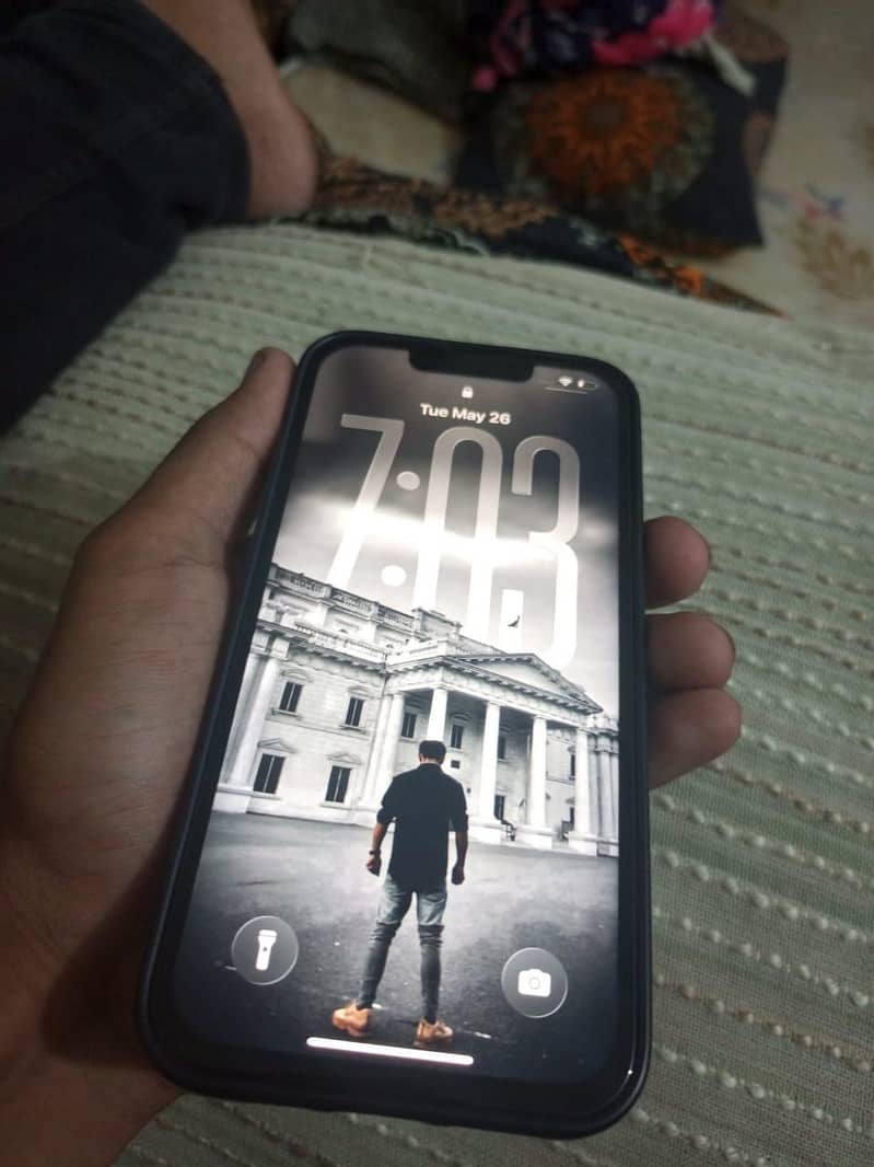 Apple iPhone 13 5