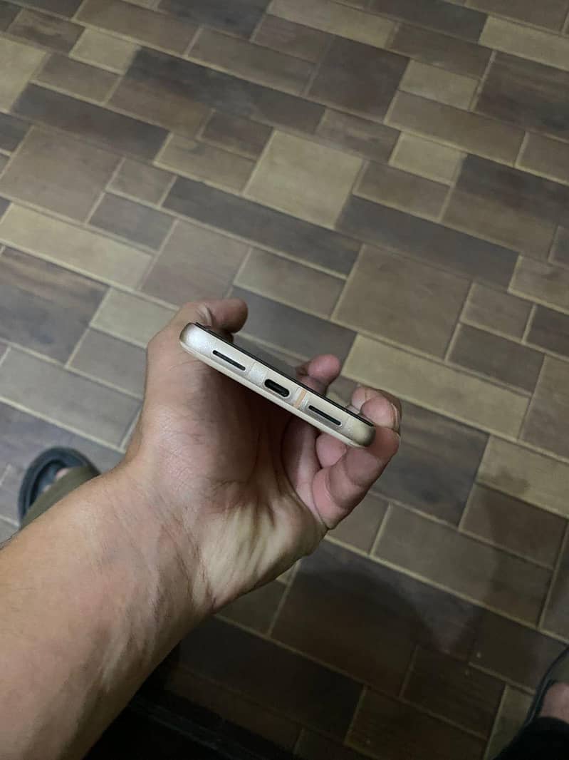 Google Pixel 8 5