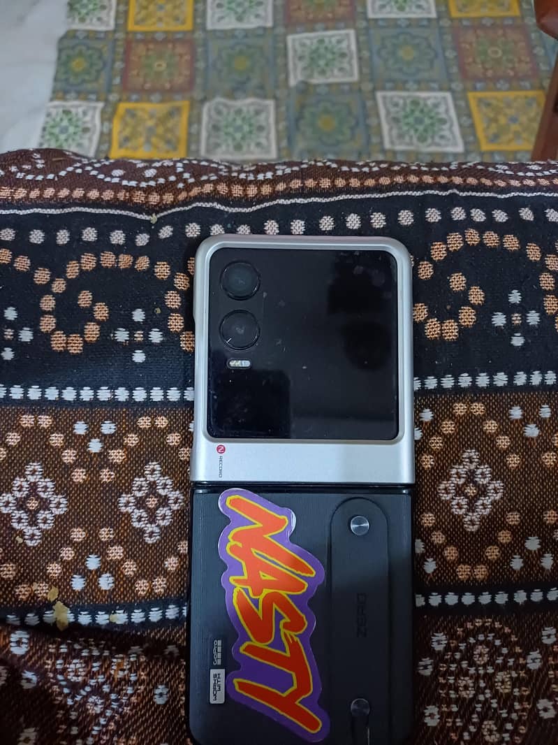 Infinix Zero Flip 1