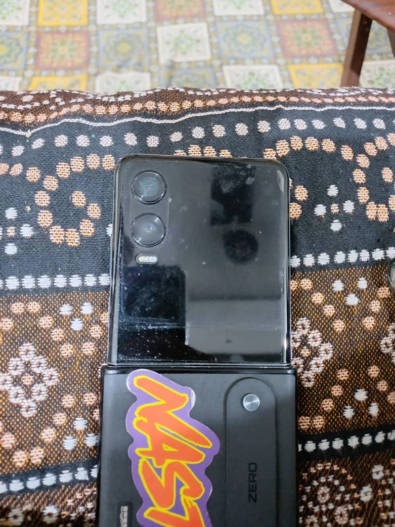 Infinix Zero Flip 2