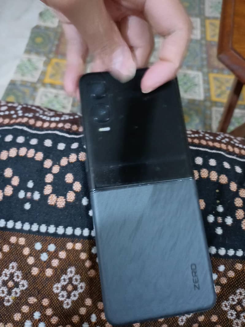 Infinix Zero Flip 4