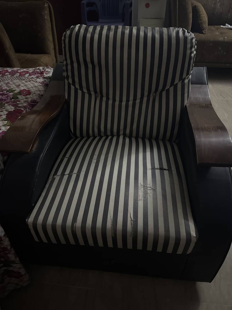 4seater sofa 0