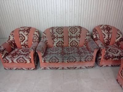 valvet sofa 7 piece good condition