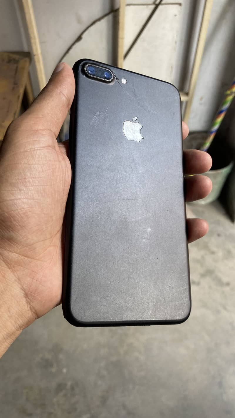 Apple iPhone 7 Plus 1