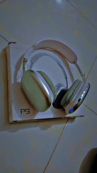 p9 best quality wireless headphones in a good condition. . . .