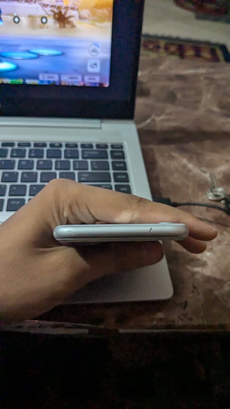 iPhone 8 6