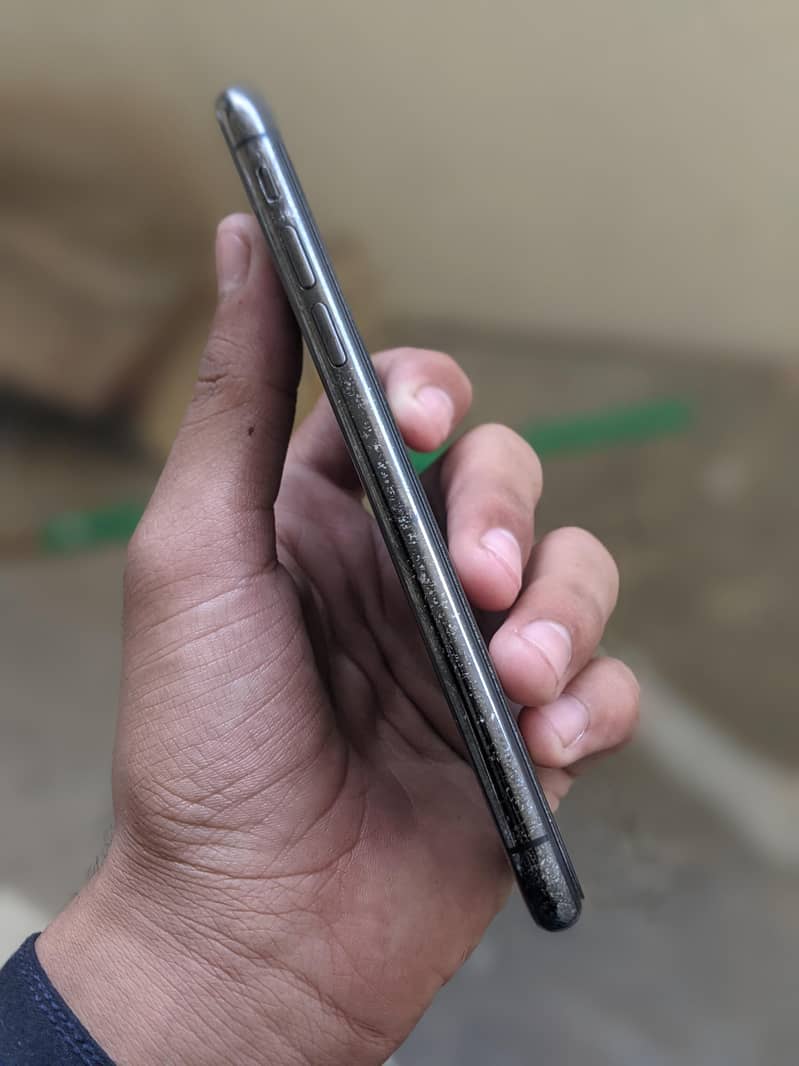 Apple iPhone X 4