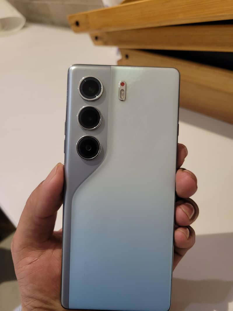 Tecno CAMON 40 1