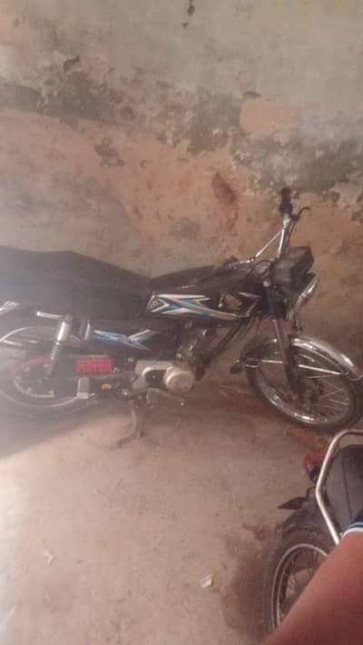 bike ki only kaim awaz day rahi hae
