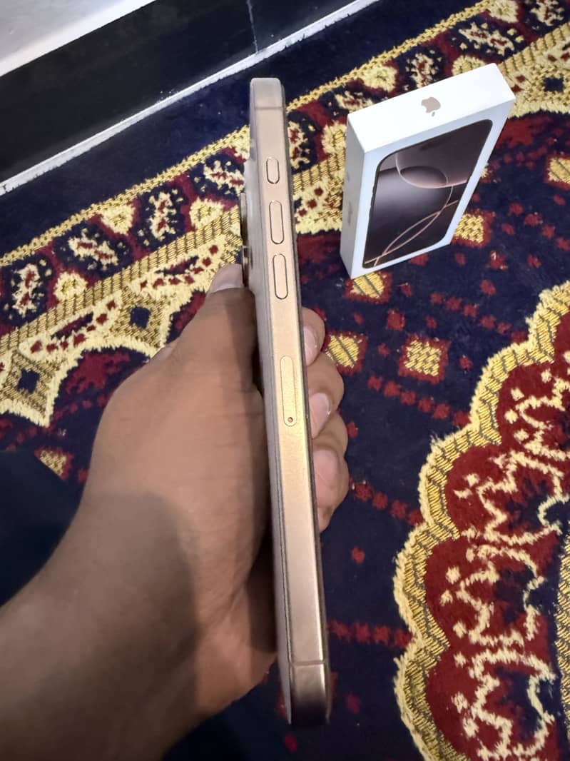 IPhone 16 Pro Max 2