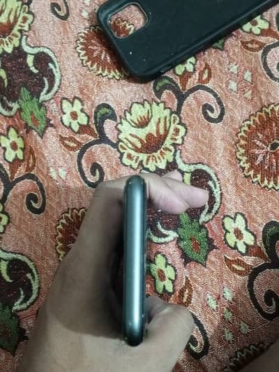 Iphone 11 64gb factory unlock (exchange possible with good android)