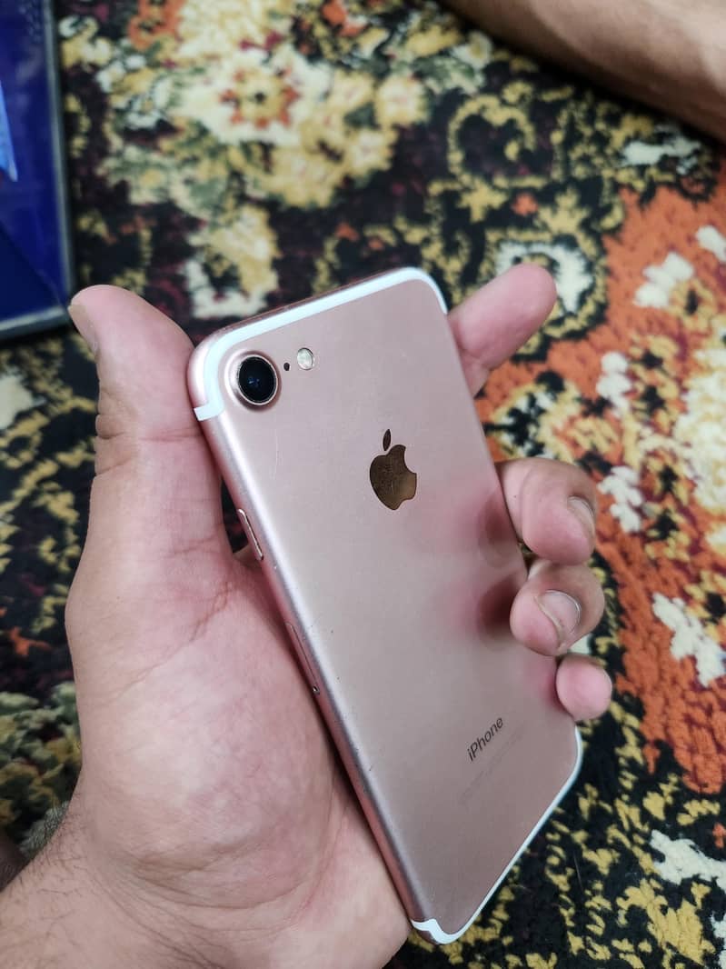 Apple iPhone 7 10