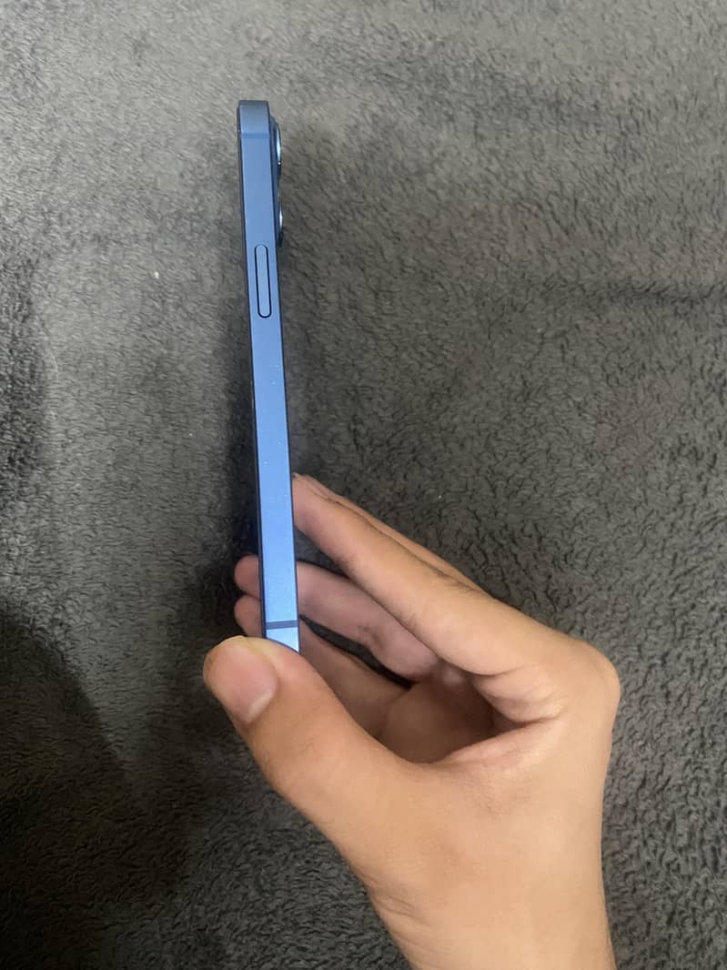 iPhone 13 3
