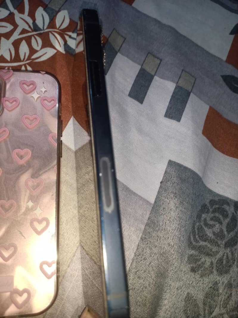 Apple iPhone 12 3