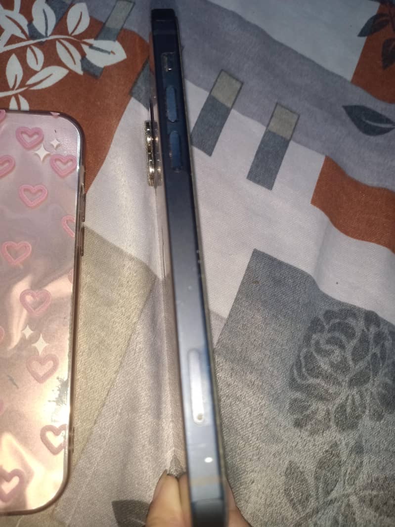 Apple iPhone 12 4