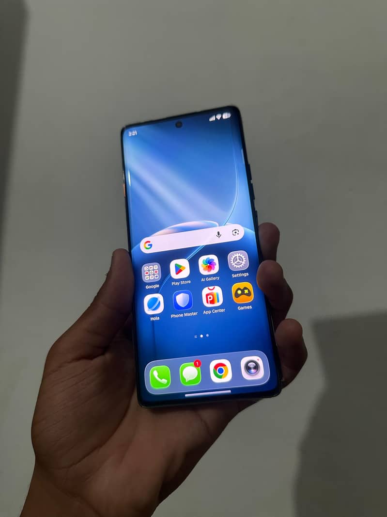 Tecno CAMON 40 Pro 1