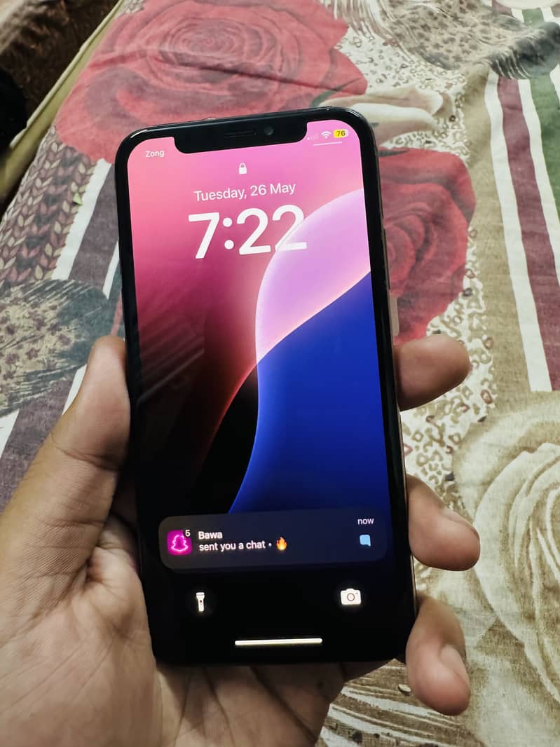 iPhone XS 3