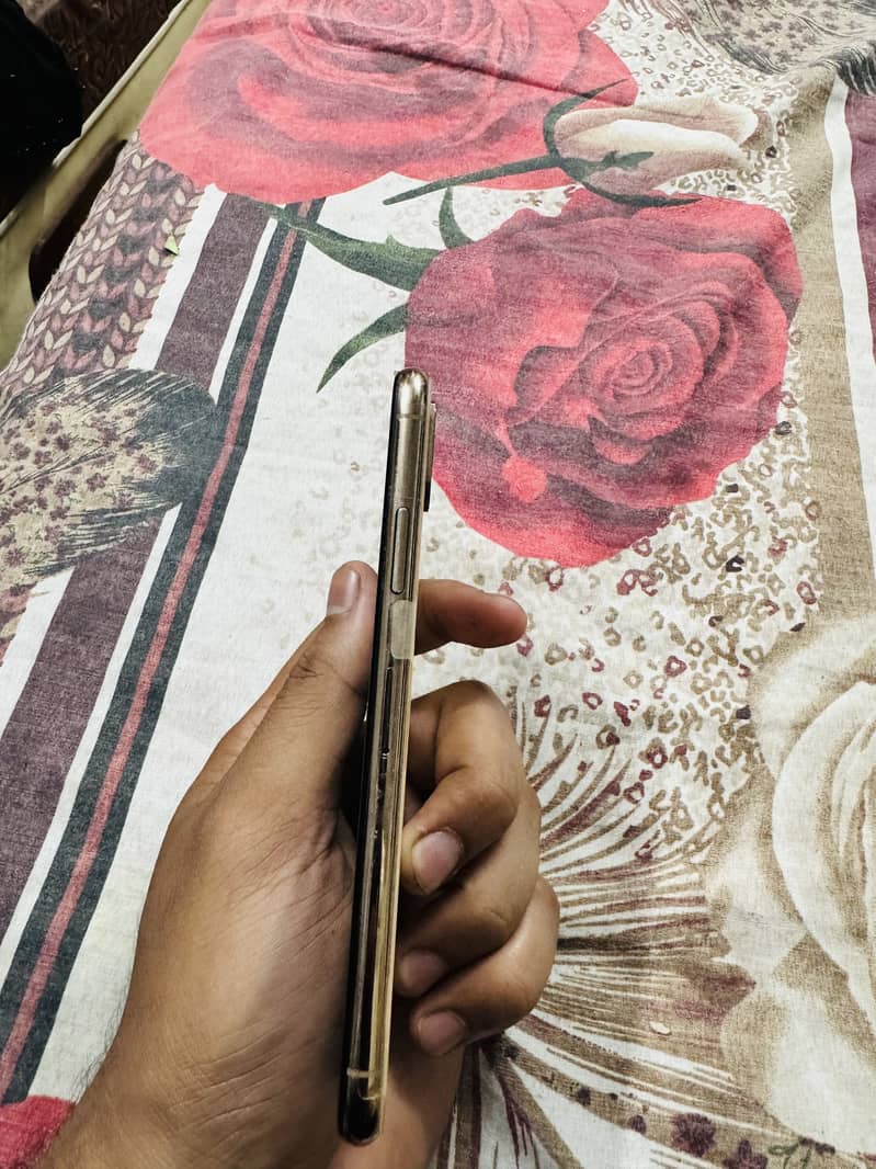 iPhone XS 6