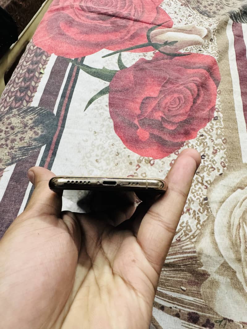 iPhone XS 7