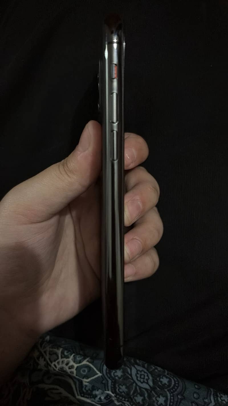 iphone 11 pro 2