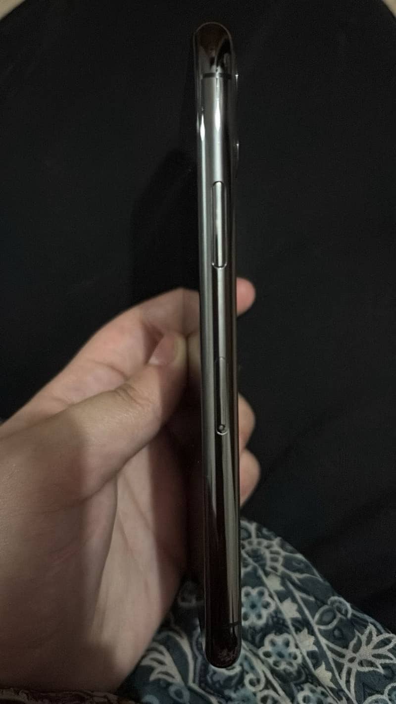 iphone 11 pro 4