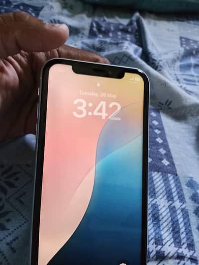 Iphone XR 64 gb white colour Sim working