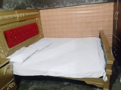 Condition ok bed. bartan wali almari . 2sad table or 1 mirror ghr ma jag