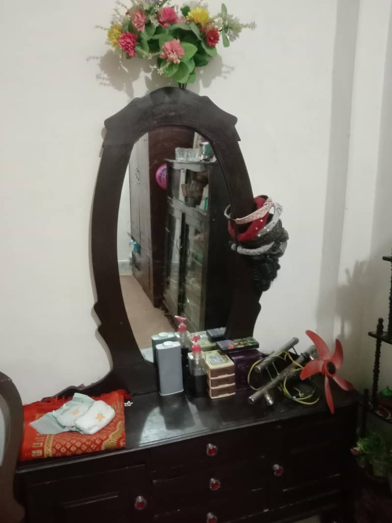 dressing table 0