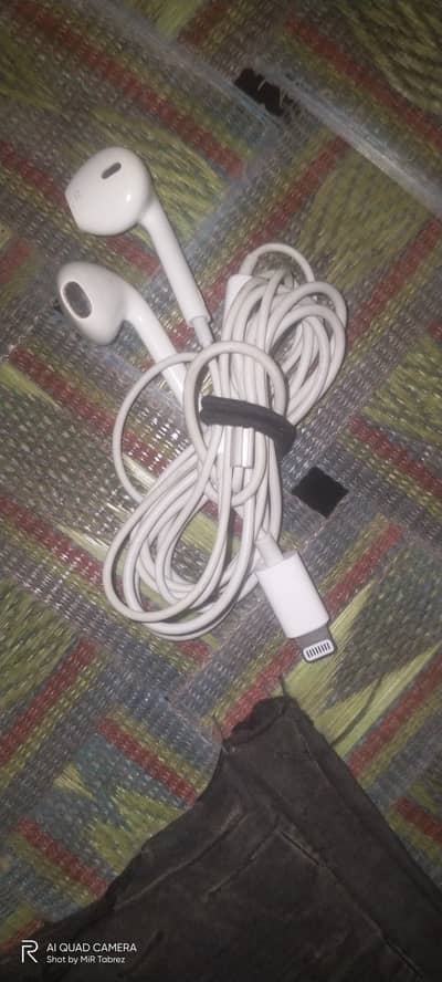 Used iPhone hands-free (Lightner)