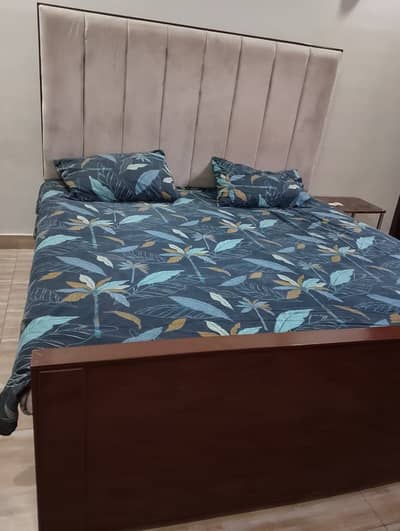 Poshish bed with side tables