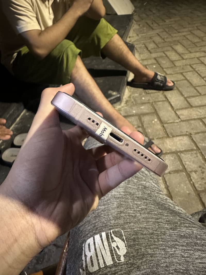 IPhone 13 2