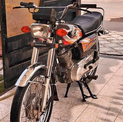 Honda 125 22 model look like new