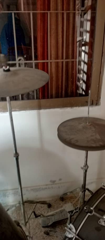unused drums urgent sale complete set