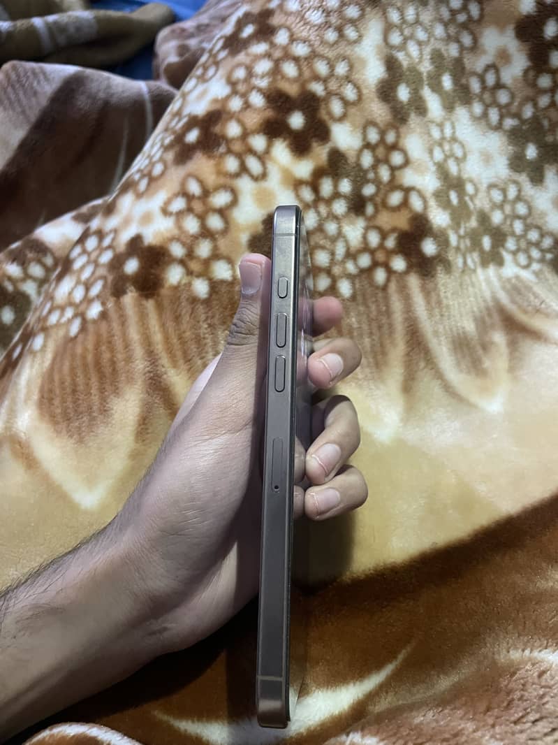 IPHONE 16 PRO MAX 2