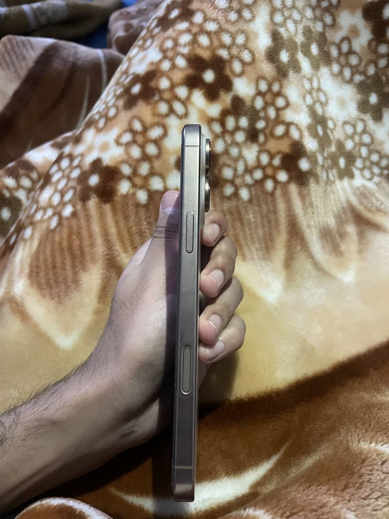 IPHONE 16 PRO MAX 5