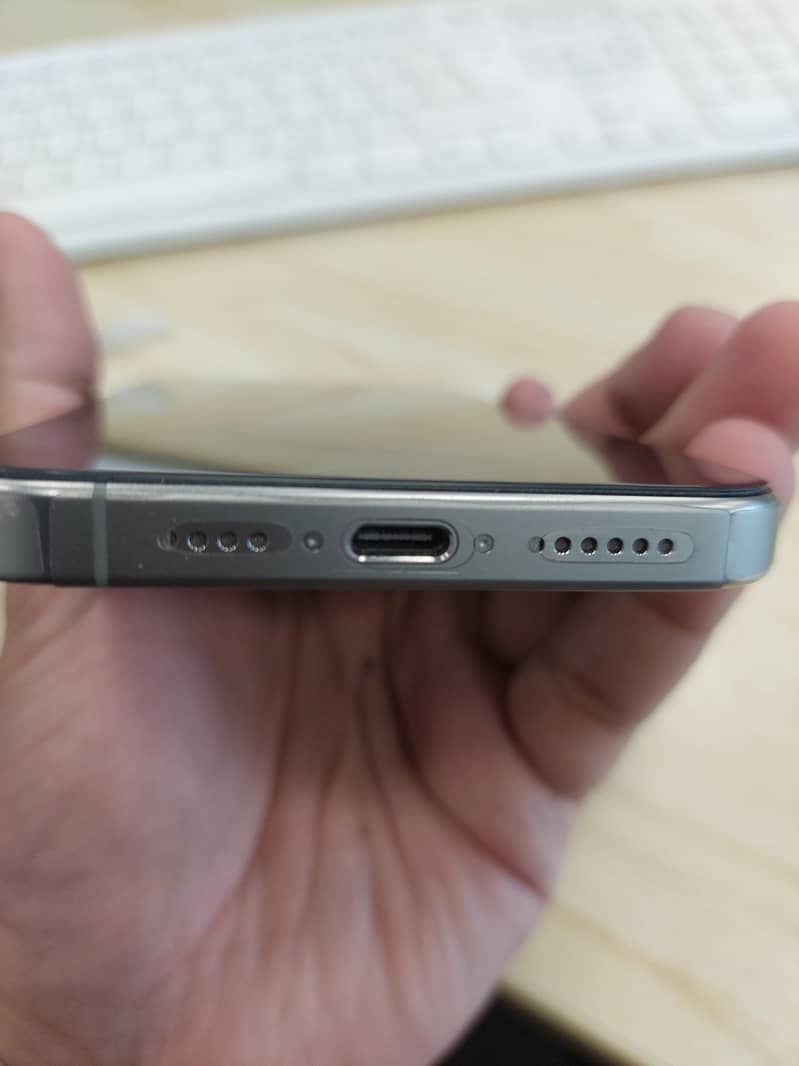 Iphone 15 Pro Max 6