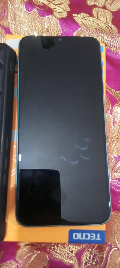2+2/64 Tecno spark 8c with box