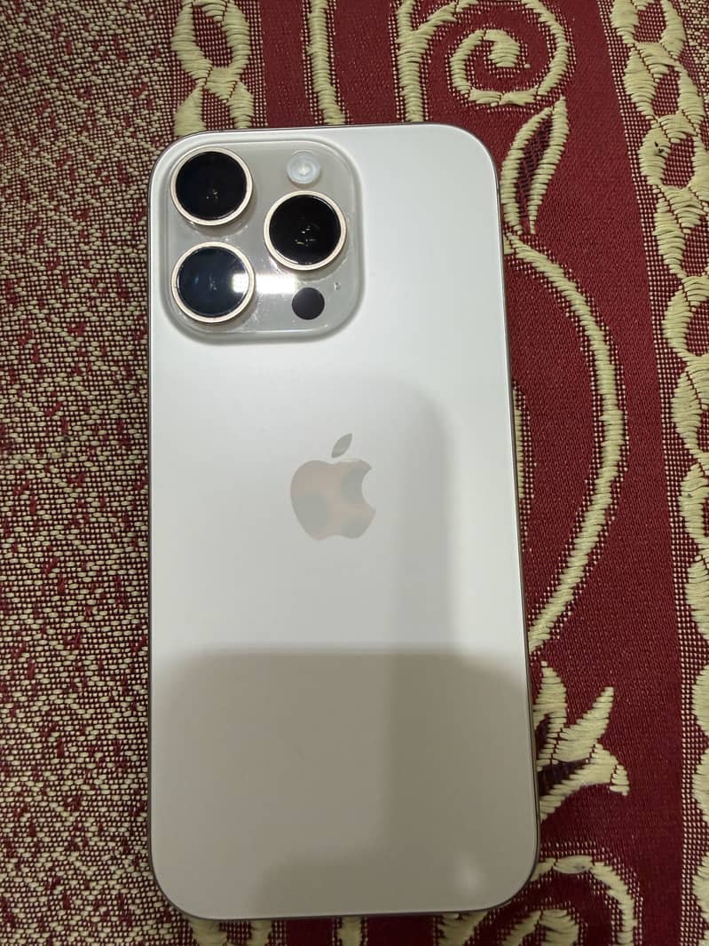 Apple iPhone 16 Pro 0